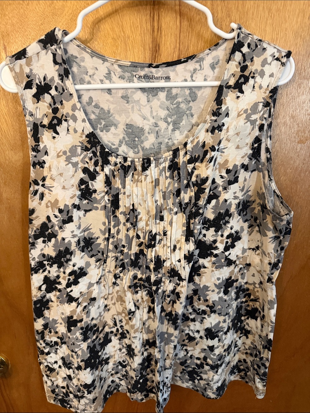 croft & barrow Beige, Black & Gray Floral Pintuck Camisole